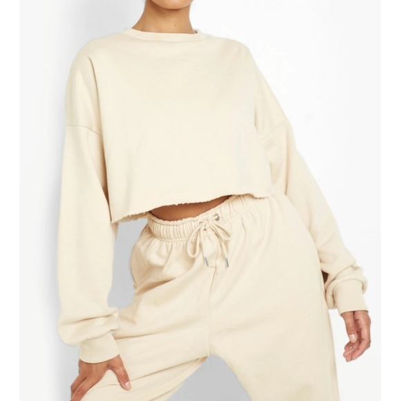 Boohoo Tops - NWOT Cream sweatshirt